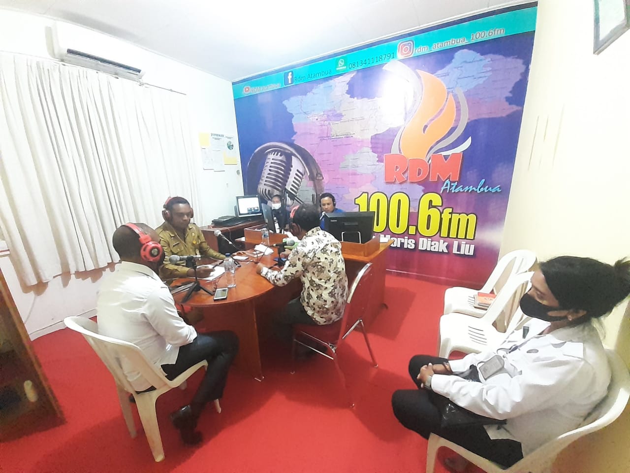 Diseminasi Informasi Melalui Kampanye (Secara Daring Di Radio Lokal) Berupa Talkshow Di Radio Dian Mandiri 100.6 FM Atambua